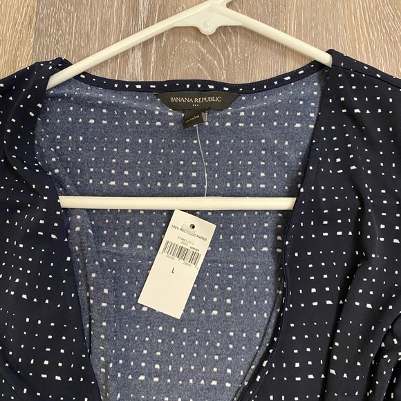 Banana Republic Crossover Tie  V- Neck Blouse - Picture 3 of 4